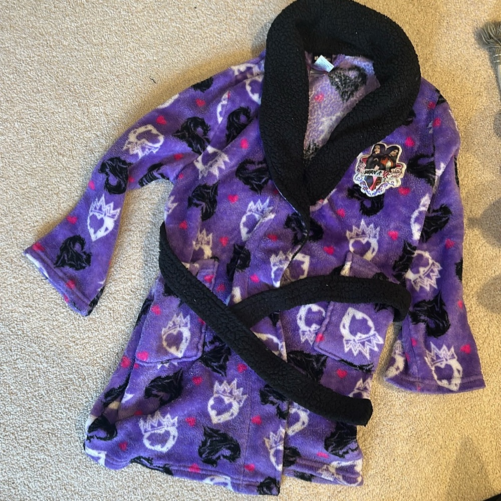 GUC Disney descendants robe size 8